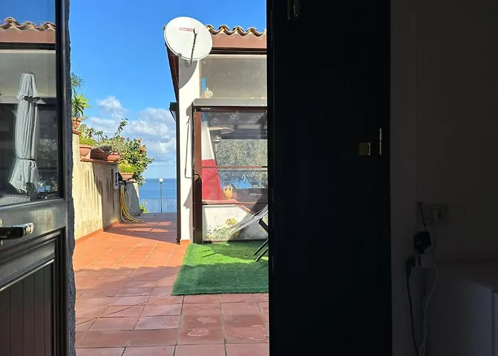 Mareblu B 3* تْشيفالو