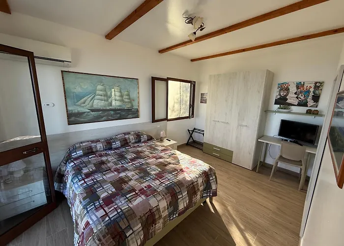 לינה וארוחת בוקר Mareblu צ'פאלו